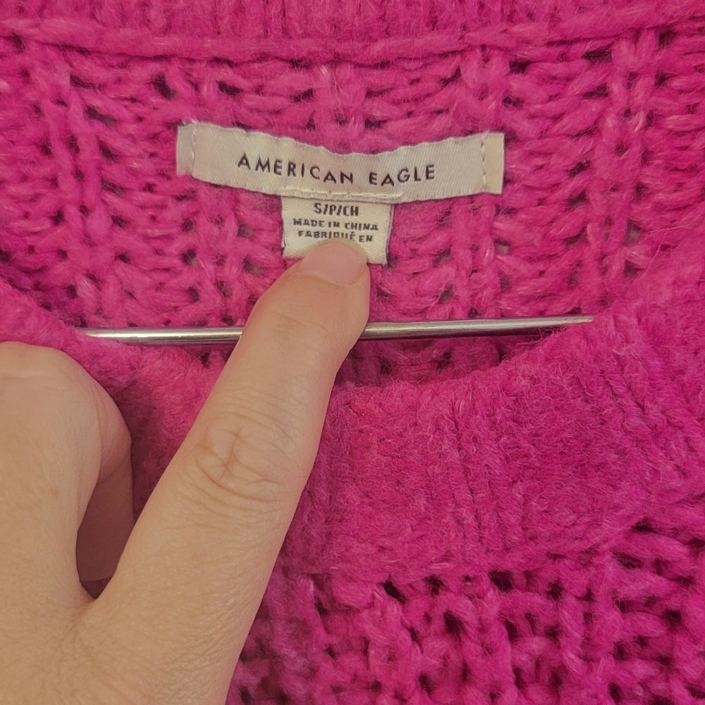 American Eagle Womensโ Hot Pink Crewneck ๐ Sweater Size Small - Picture 4 of 7